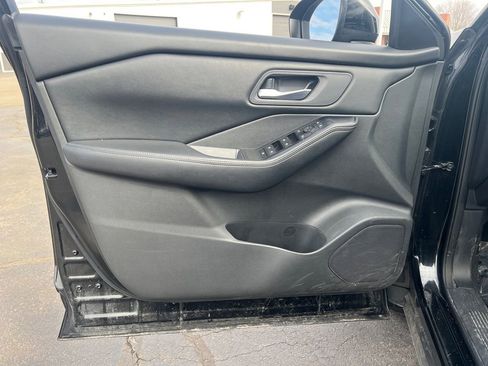 Used 2024 Nissan Rogue SV image 11