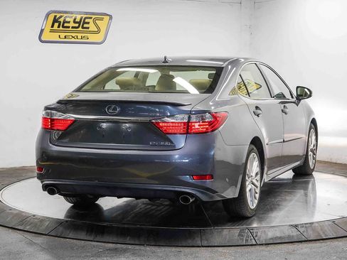 Used 2013 Lexus ES 350 w/ Luxury Pkg FWD image 4