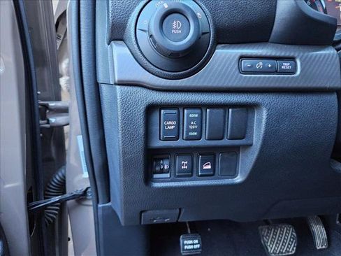 Used 2022 Nissan Titan PRO-4X w/ Pro-4x Convenience Package AWD/4WD image 19