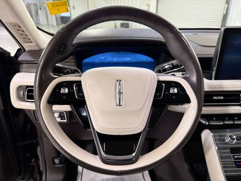 Used 2023 Lincoln Aviator Black Label AWD/4WD image 13