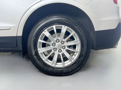 Used 2017 Cadillac XT5 FWD image 29