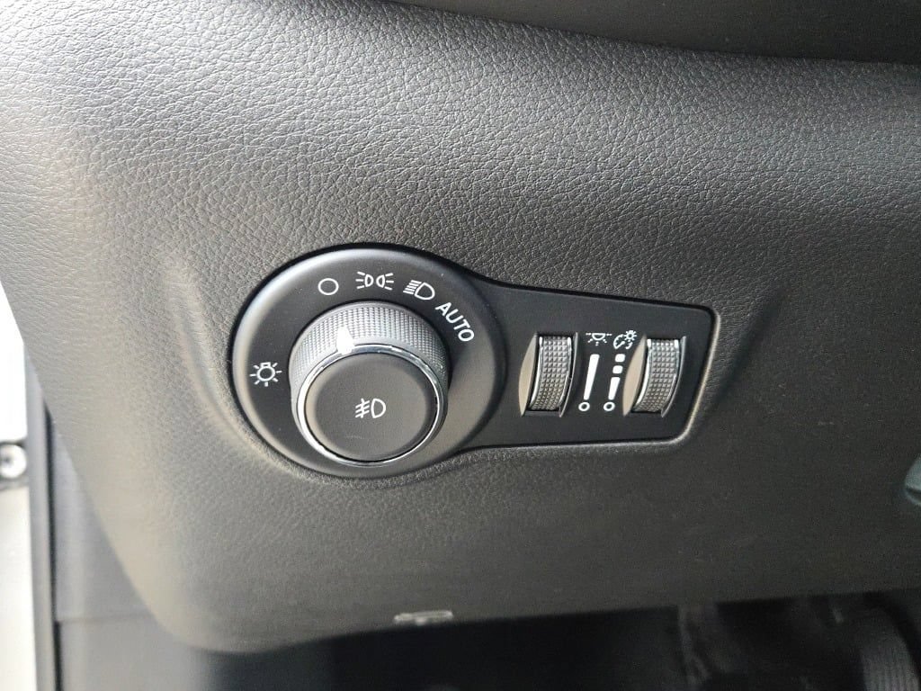 New 2026 Jeep Compass Latitude AWD/4WD image 25