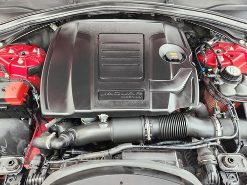 Used 2020 Jaguar F-PACE Premium image 32