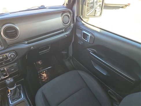 Used 2021 Jeep Gladiator Sport image 13