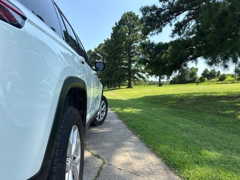 Used 2022 Jeep Grand Cherokee Limited RWD image 15