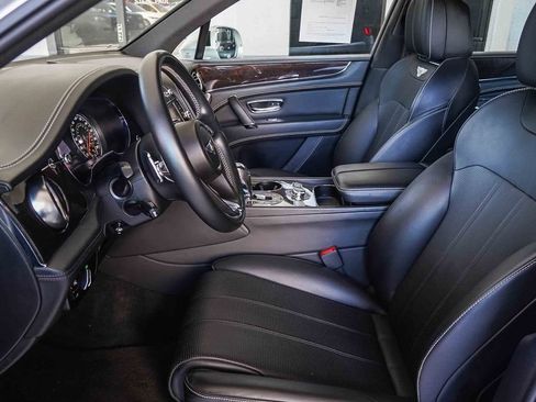 Used 2019 Bentley Bentayga AWD/4WD image 18