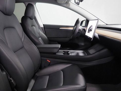 Used 2025 Tesla Model Y Long Range RWD image 16
