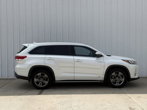 Used 2017 Toyota Highlander Limited Platinum AWD/4WD image 3