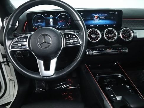 Used 2022 Mercedes-Benz GLB 250 4MATIC image 30