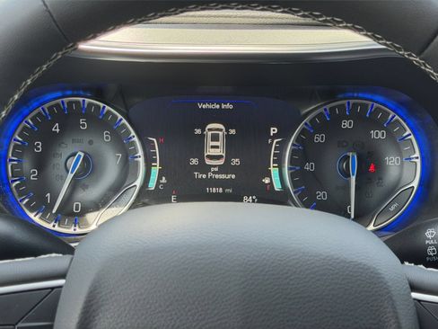 Used 2026 Chrysler Pacifica Limited FWD image 38