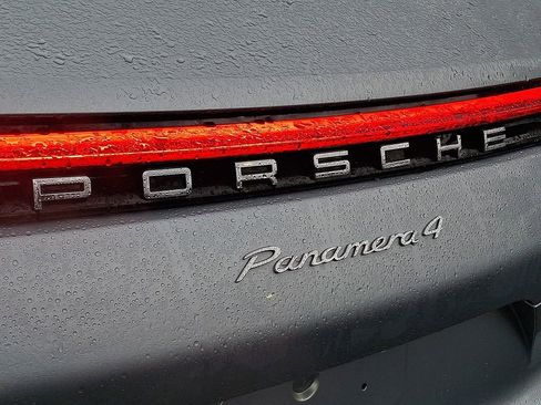 Used 2023 Porsche Panamera 4 w/ Premium Package image 29