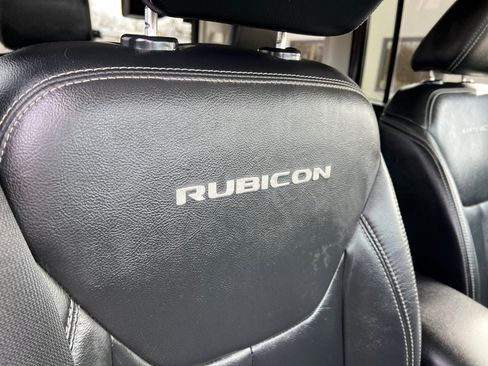 Used 2016 Jeep Wrangler Unlimited Rubicon w/ Connectivity Group image 13