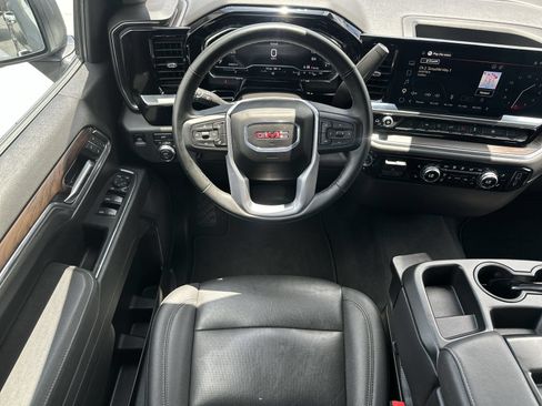 Used 2025 GMC Sierra 1500 SLT AWD/4WD image 17