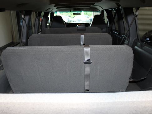 Used 2005 Chevrolet Express 3500 Extended Passenger w/ LS Preferred Equipment Group RWD image 34
