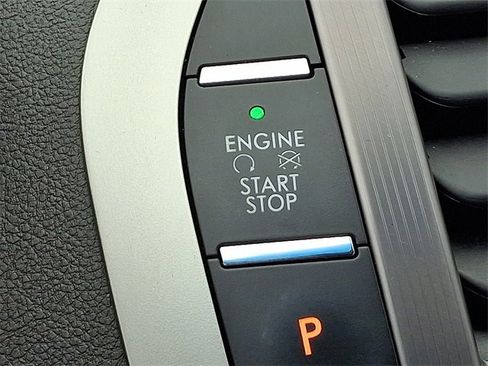 Used 2020 Lincoln MKZ image 23