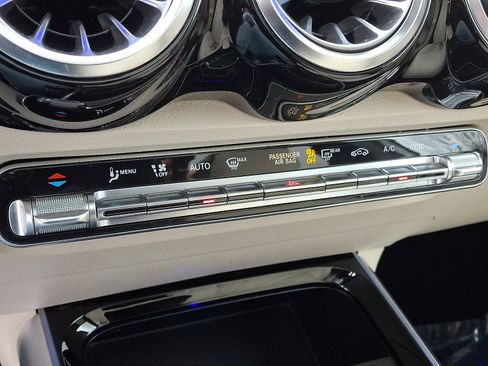 Certified 2022 Mercedes-Benz GLB 250 4MATIC image 16