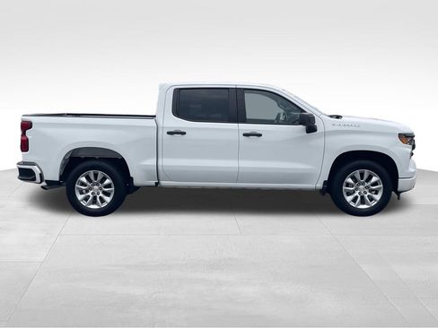 Used 2022 Chevrolet Silverado 1500 Custom RWD image 2