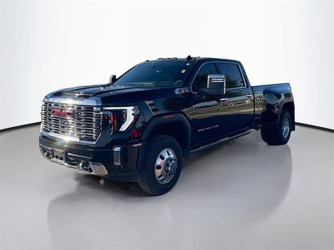 Used 2024 GMC Sierra 3500 Denali w/ Denali Reserve Package image 3