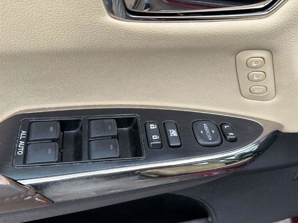 Used 2016 Toyota Avalon Limited w/ Toyota Safety Sense Package FWD image 20