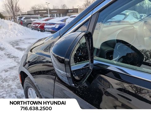 Used 2024 Chrysler Pacifica Touring-L image 42