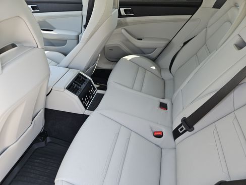 Certified 2019 Porsche Panamera GTS AWD/4WD image 28