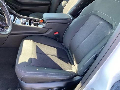 Certified 2023 Jeep Grand Cherokee Laredo image 16