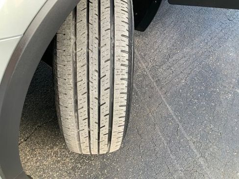 Used 2022 Chevrolet Trax LT w/ LT Convenience Package image 11