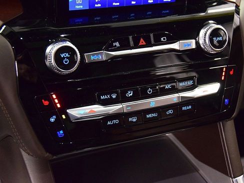 Used 2023 Ford Explorer King Ranch w/ Technology Package image 27