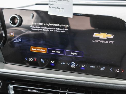 New 2026 Chevrolet Traverse LT w/ Driver Confidence Package AWD/4WD image 13