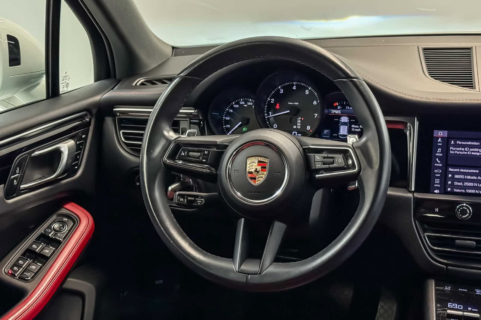 Certified 2024 Porsche Macan AWD/4WD image 19