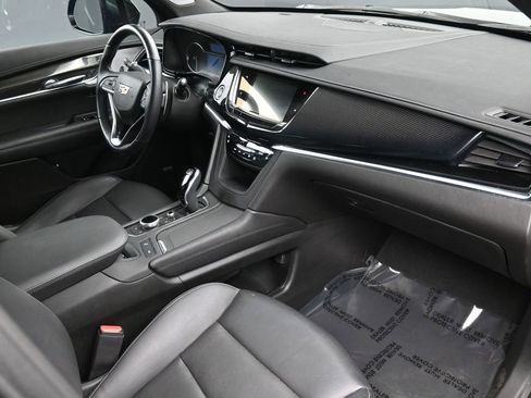 Used 2024 Cadillac XT6 Sport image 11
