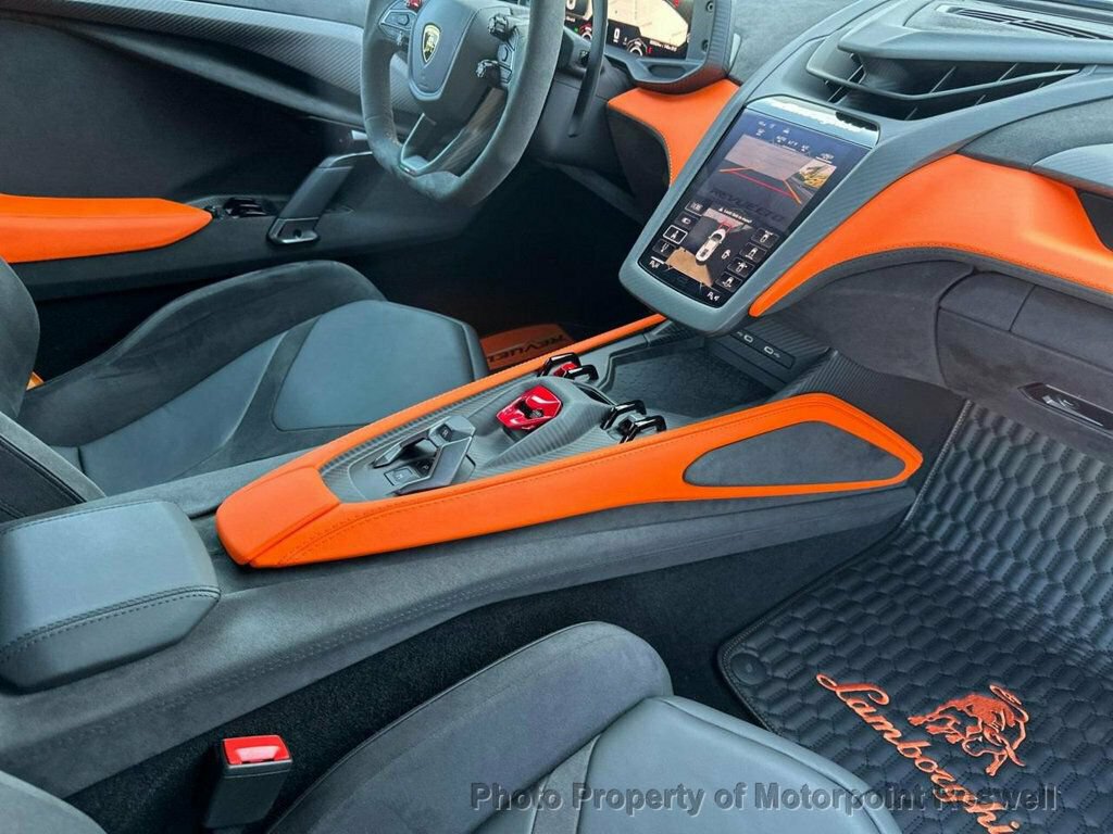 Used 2024 Lamborghini Revuelto AWD/4WD image 8