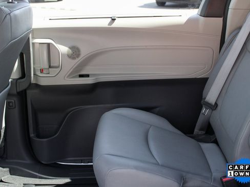 Used 2023 Toyota Sienna XLE image 31