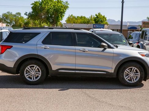 Used 2023 Ford Explorer XLT RWD image 4