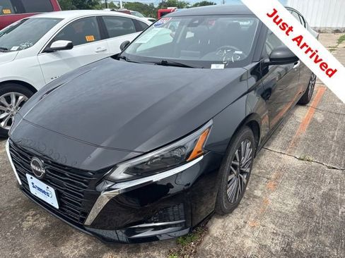 Used 2024 Nissan Altima 2.5 SV FWD image 1
