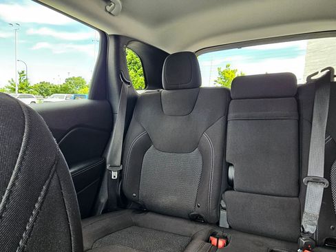 Used 2019 Jeep Cherokee Latitude w/ Popular Appearance Group FWD image 24