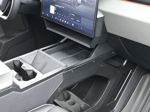 Used 2025 Tesla Cybertruck AWD Crew Cab image 36