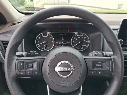 Used 2023 Nissan Rogue S AWD/4WD image 19