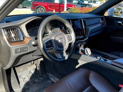 Used 2022 Volvo XC60 B5 Momentum w/ Advanced Package image 18