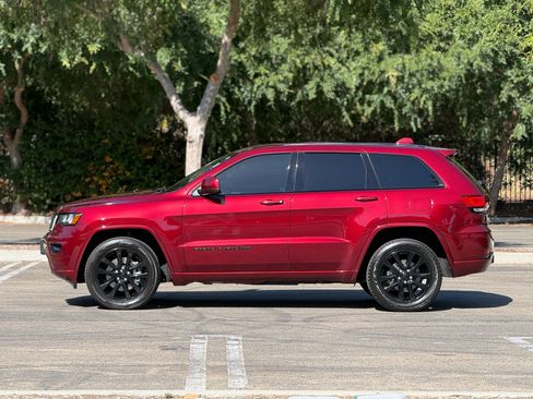 Used 2021 Jeep Grand Cherokee Laredo X RWD image 3