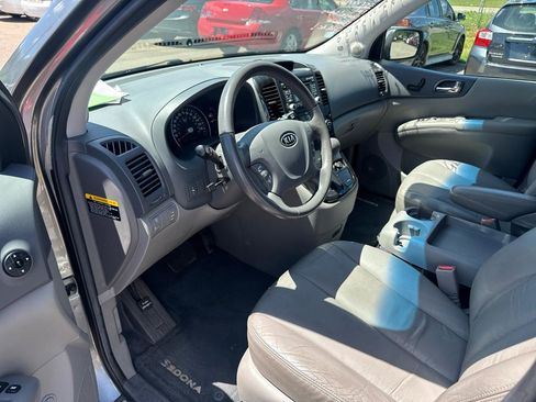 Used 2011 Kia Sedona EX w/ Luxury Pkg FWD image 9