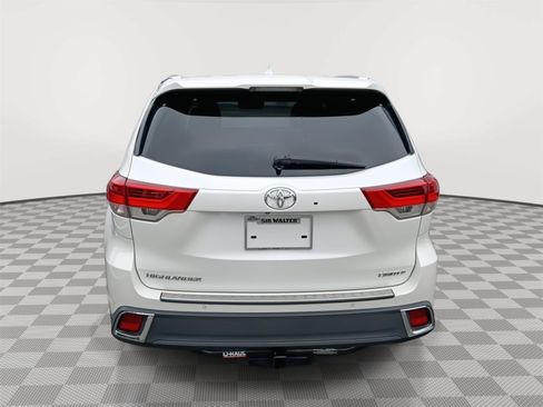 Used 2018 Toyota Highlander Limited FWD image 42
