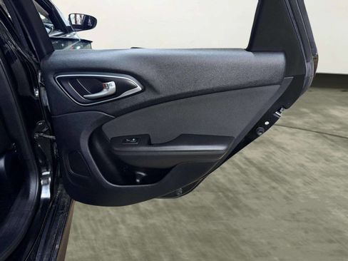 Used 2015 Chrysler 200 Limited w/ Convenience Group FWD image 22