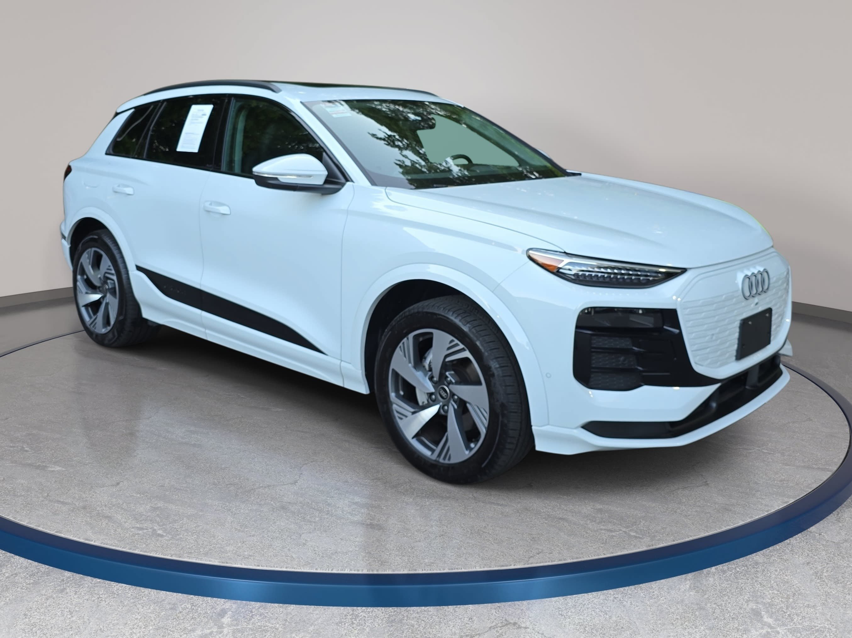 Used 2025 Audi Q6 e-tron Premium Plus w/ Premium Plus AWD/4WD image 3
