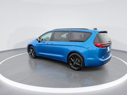 New 2026 Chrysler Pacifica Select w/ S Appearance Package FWD image 6