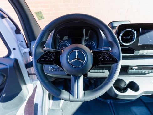 Used 2025 Mercedes-Benz Sprinter 2500 image 11