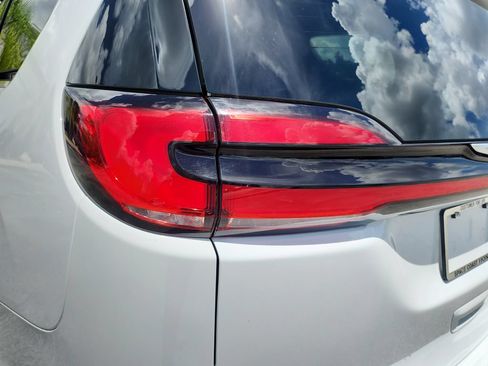 Used 2025 Chrysler Pacifica Select FWD image 15