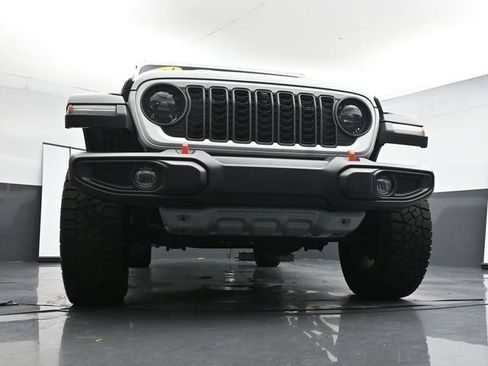 Used 2024 Jeep Gladiator Mojave w/ Technology Group AWD/4WD image 23