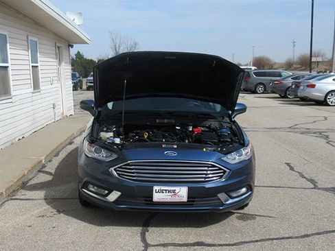 Used 2018 Ford Fusion SE w/ Equipment Group 201A FWD image 6