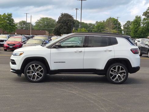 Used 2025 Jeep Compass Limited w/ Elite Group AWD/4WD image 4